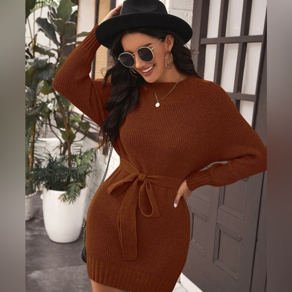 Sweater dress with tie
